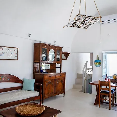 Sun Wind Villa Emporio (Santorini)